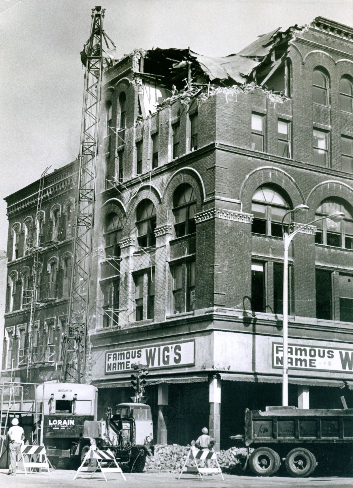 19710819 -- Schmidt Building